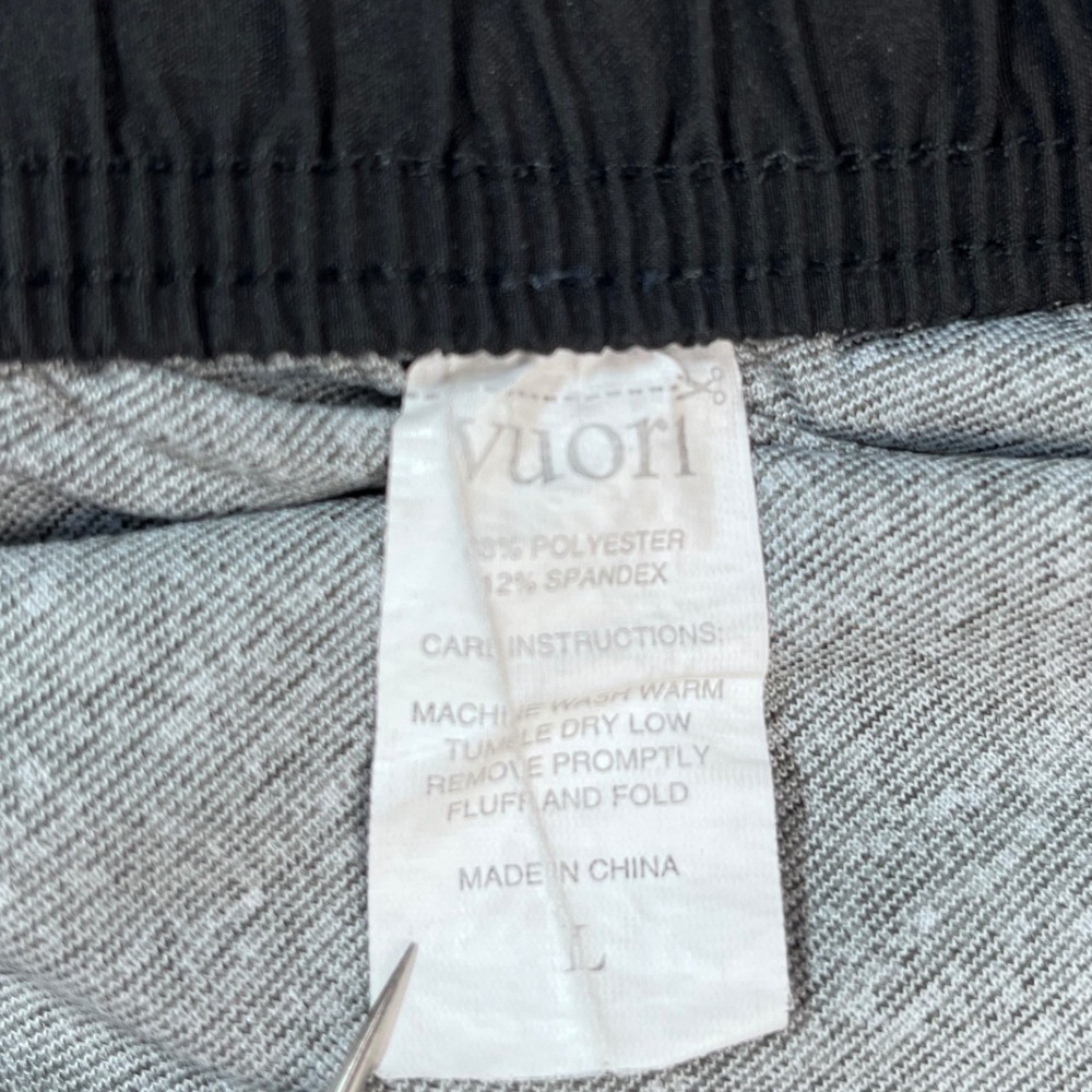 Vuori Kore Shorts Mens Size L Grey Camo Athletic Gym Lined 7.5 Inch Inseam - Picture 3 of 11